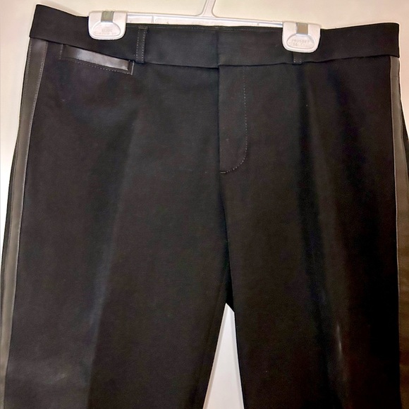 Banana Republic Sloan slim leg pants with leather details. Black. Size 8. - Picture 4 of 6